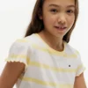 T-shirt infantil com riscas e acabamento em folha de alface nas mangas T-shirt infantil com riscas e acabamento em folha de alface nas mangas