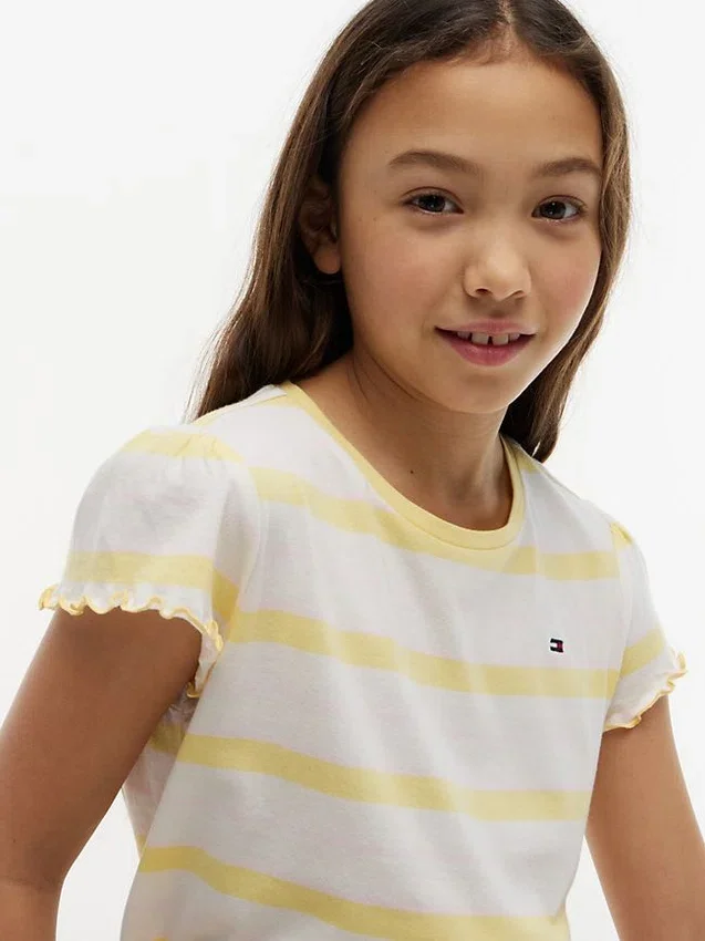 T-shirt infantil com riscas e acabamento em folha de alface nas mangas T-shirt infantil com riscas e acabamento em folha de alface nas mangas