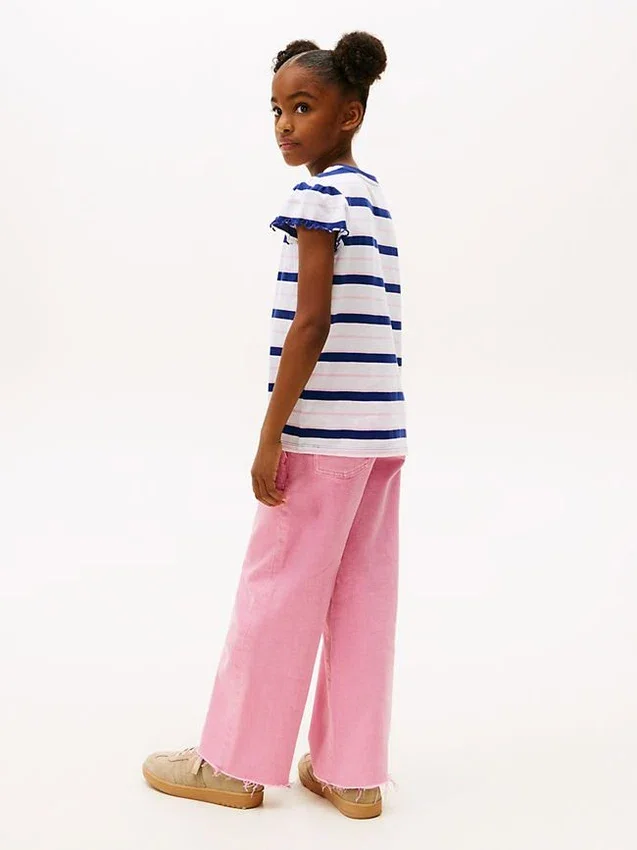 T-shirt infantil com riscas e acabamento em folha de alface nas mangas T-shirt infantil com riscas e acabamento em folha de alface nas mangas