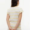 T-shirt infantil com riscas e acabamento em folha de alface nas mangas T-shirt infantil com riscas e acabamento em folha de alface nas mangas