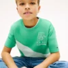 T-shirt infantil com riscas e bandeira com monograma T-shirt infantil com riscas e bandeira com monograma