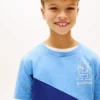 T-shirt infantil com riscas e bandeira com monograma