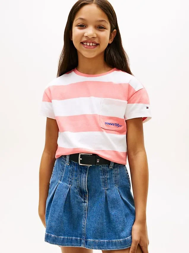 T-shirt infantil com riscas e bolso T-shirt infantil com riscas e bolso