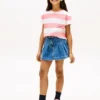 T-shirt infantil com riscas e bolso T-shirt infantil com riscas e bolso