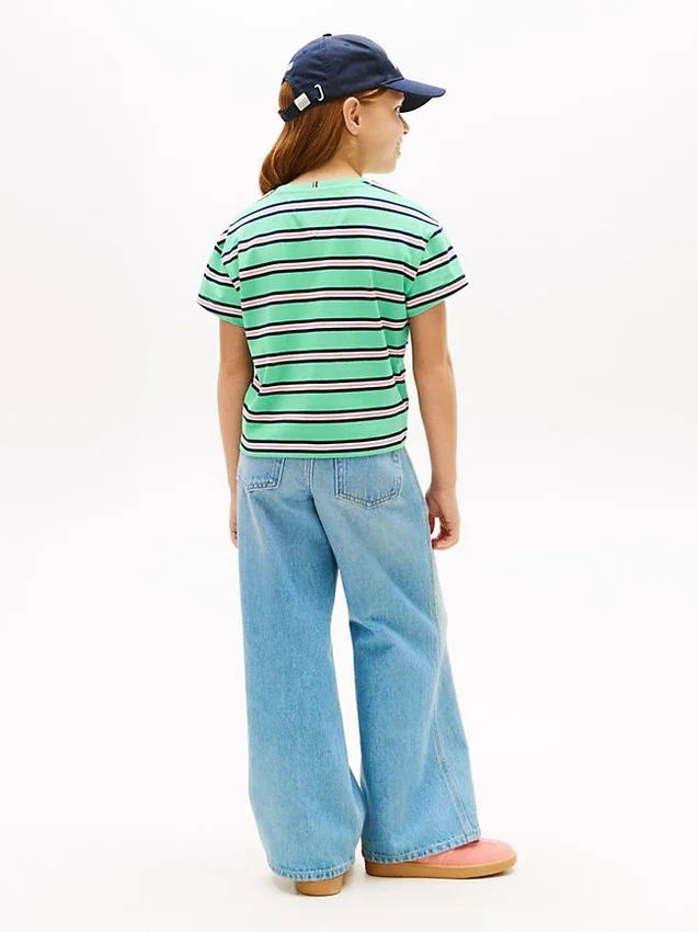 T-shirt infantil com riscas e bolso T-shirt infantil com riscas e bolso