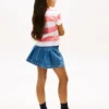 T-shirt infantil com riscas e bolso T-shirt infantil com riscas e bolso