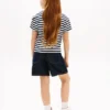 T-shirt infantil com riscas e bolso