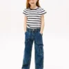 T-shirt infantil com riscas e mangas com folhos