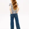 T-shirt infantil com riscas e mangas com folhos