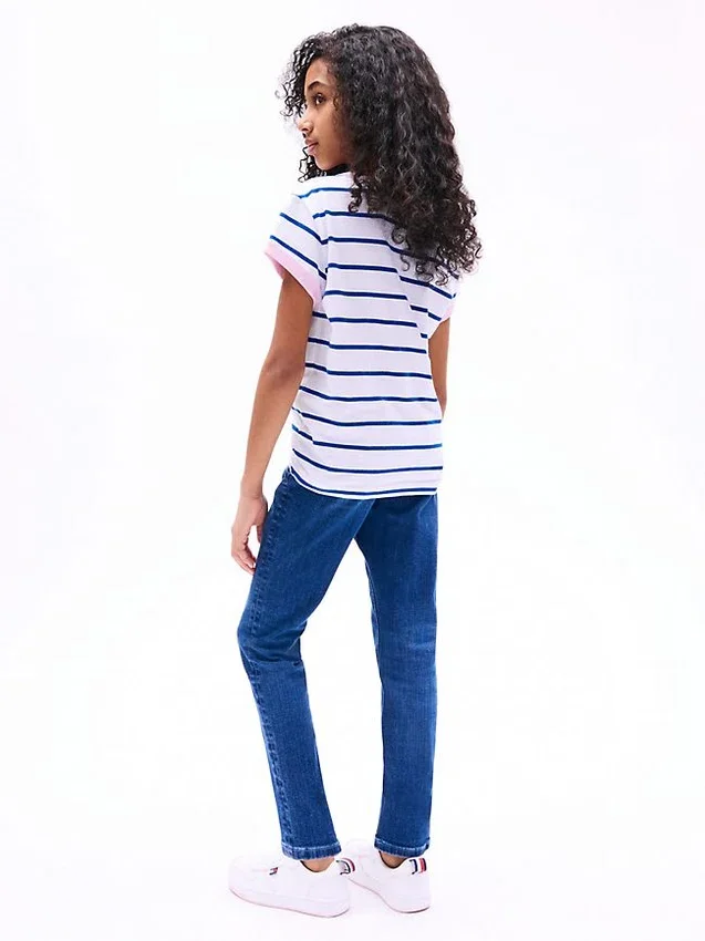 T-shirt infantil com riscas e nó na bainha T-shirt infantil com riscas e nó na bainha