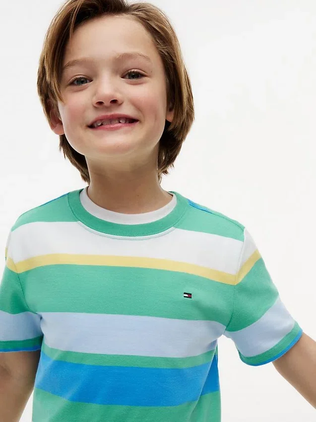 T-shirt infantil com riscas multicoloridas T-shirt infantil com riscas multicoloridas
