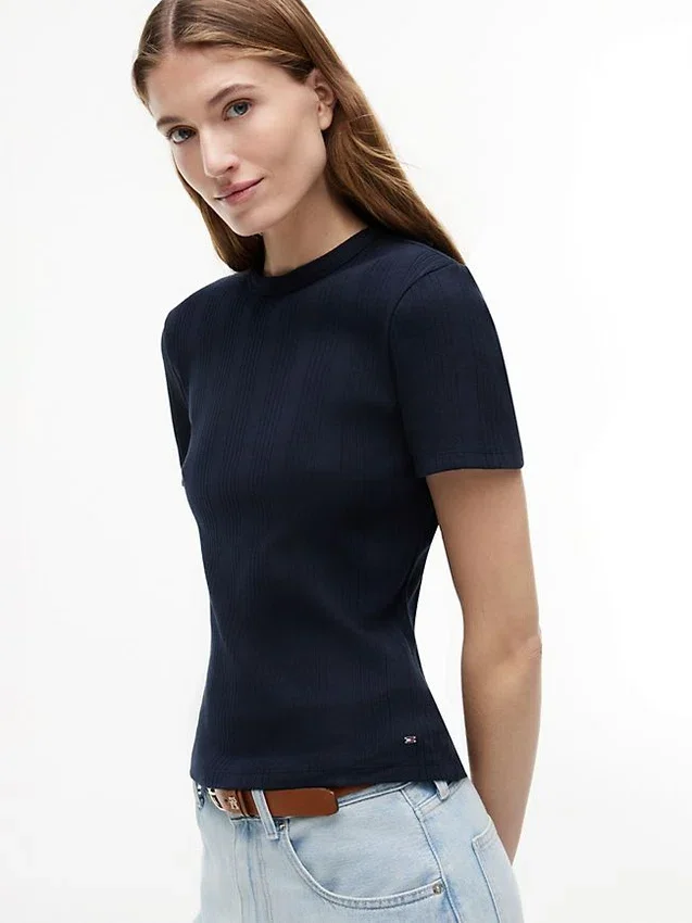 T-shirt leve em malha canelada T-shirt leve em malha canelada