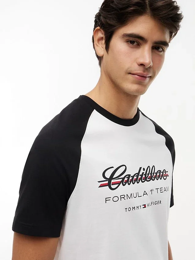 T-shirt Raglan Tommy x Cadillac F1® Team T-shirt Raglan Tommy x Cadillac F1® Team