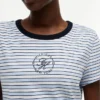 T-shirt às riscas com monograma em letra náutica T-shirt às riscas com monograma em letra náutica
