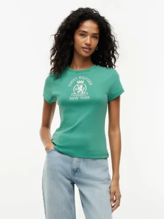 T-shirt Slim Fit com logótipo Crest tingida na peça