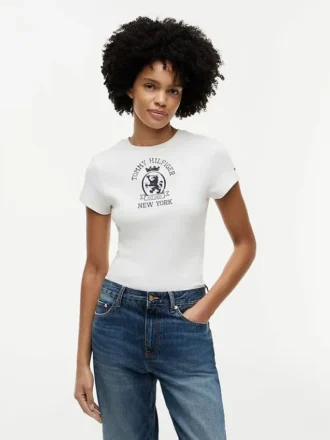 T-shirt Slim Fit com logótipo Crest tingida na peça
