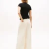 T-shirt Tommy Jeans com acabamento em folhas T-shirt Tommy Jeans com acabamento em folhas