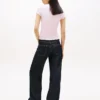 T-shirt Tommy Jeans com acabamento em folhas T-shirt Tommy Jeans com acabamento em folhas