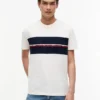 T-shirt Tommy Jeans com fita com logótipo exclusivo T-shirt Tommy Jeans com fita com logótipo exclusivo