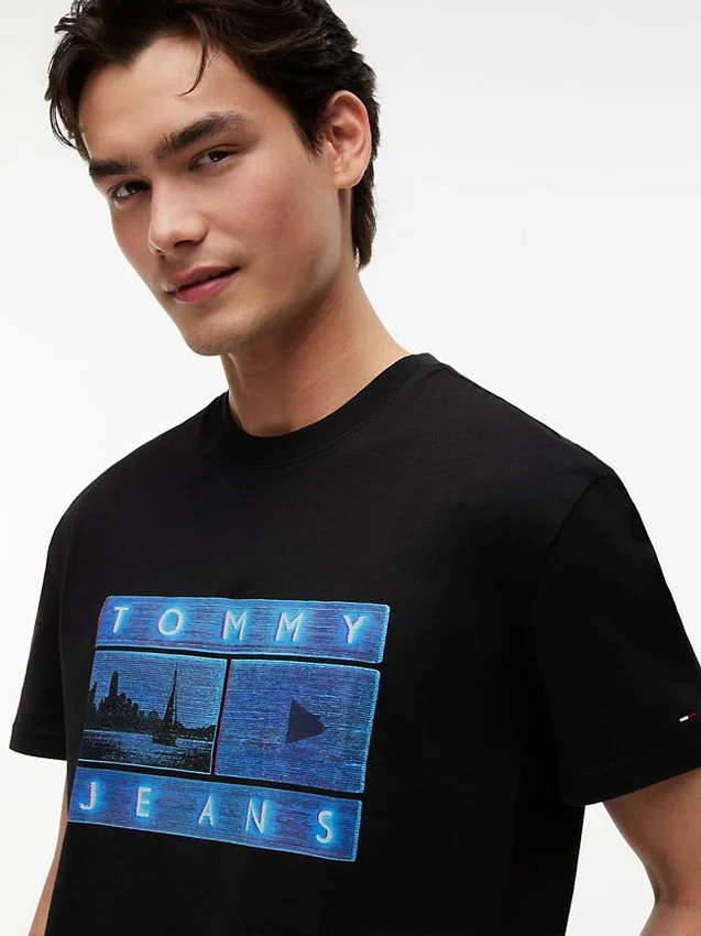 T-shirt Tommy Jeans com Imagem Fotográfica T-shirt Tommy Jeans com Imagem Fotográfica