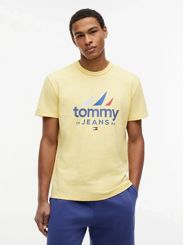 T-shirt Tommy Jeans com logótipo de vela T-shirt Tommy Jeans com logótipo de vela
