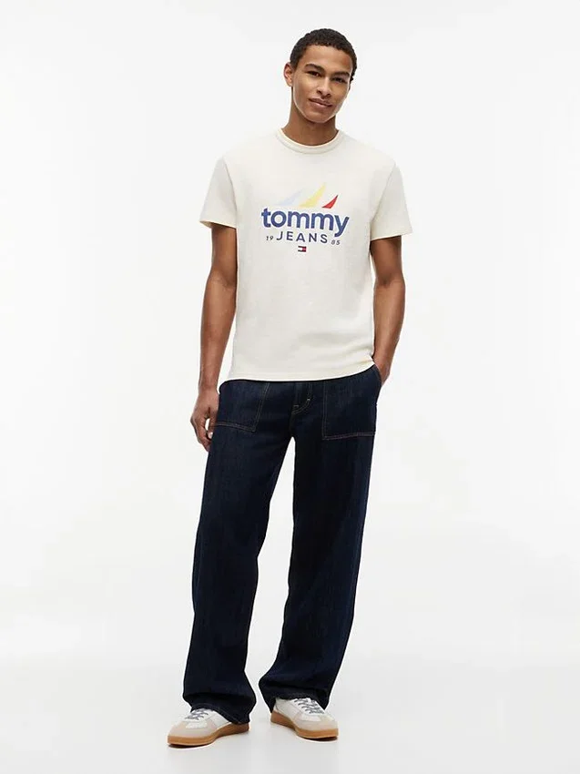 T-shirt Tommy Jeans com logótipo de vela T-shirt Tommy Jeans com logótipo de vela