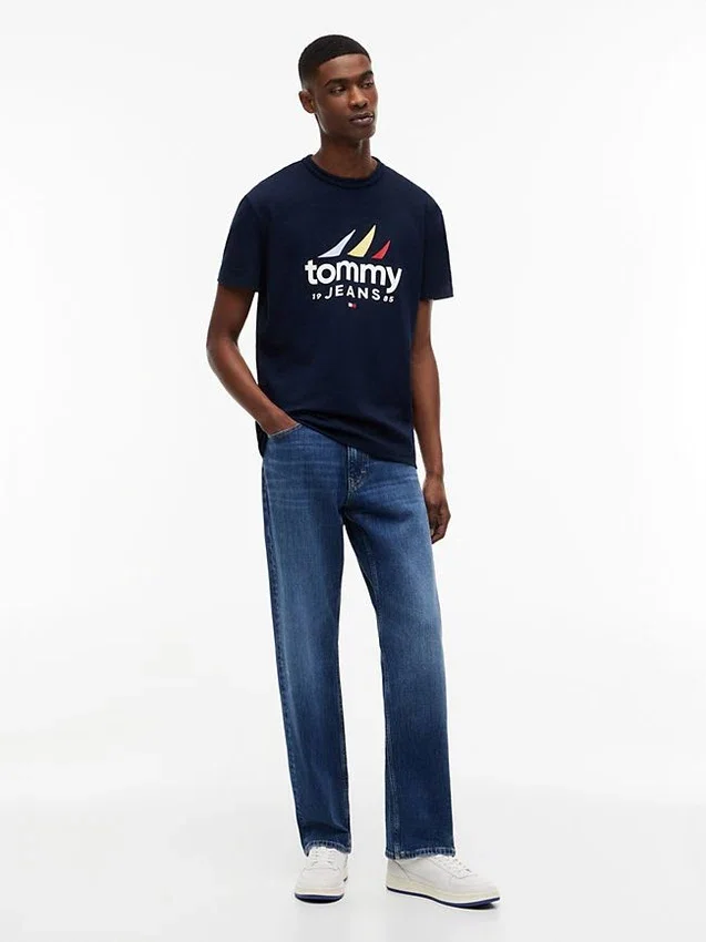 T-shirt Tommy Jeans com logótipo de vela T-shirt Tommy Jeans com logótipo de vela