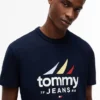 T-shirt Tommy Jeans com logótipo de vela T-shirt Tommy Jeans com logótipo de vela