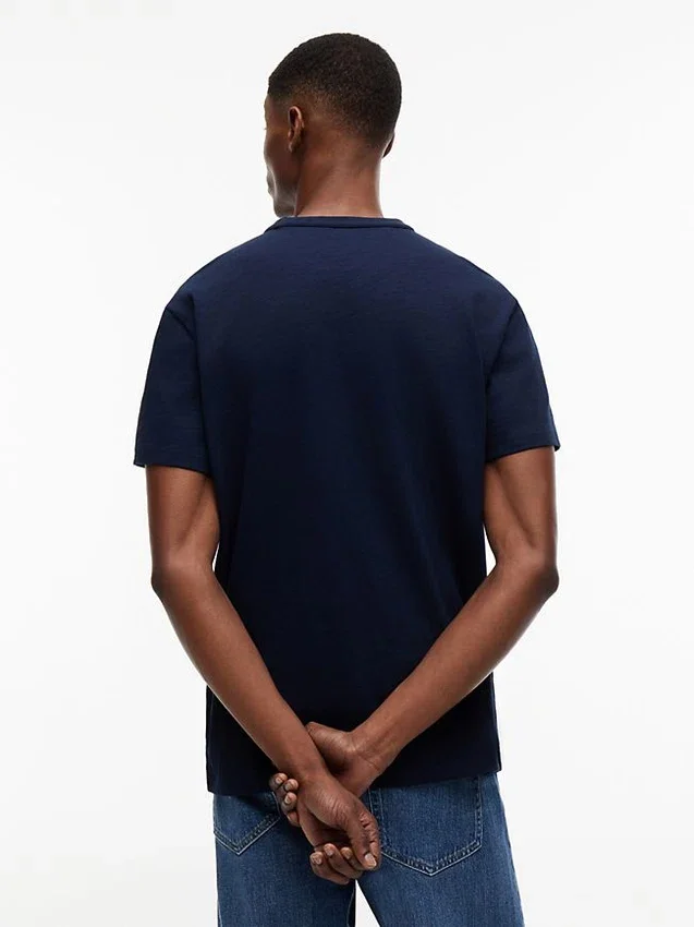 T-shirt Tommy Jeans com logótipo de vela T-shirt Tommy Jeans com logótipo de vela