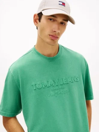 T-shirt Tommy Jeans com logótipo desgastado T-shirt Tommy Jeans com logótipo desgastado