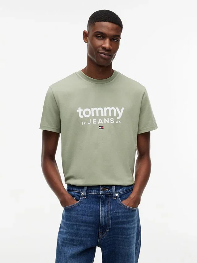 T-shirt Tommy Jeans com logótipo e corte justo T-shirt Tommy Jeans com logótipo e corte justo