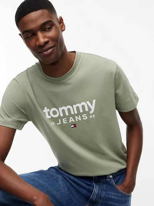 T-shirt Tommy Jeans com logótipo e corte justo T-shirt Tommy Jeans com logótipo e corte justo