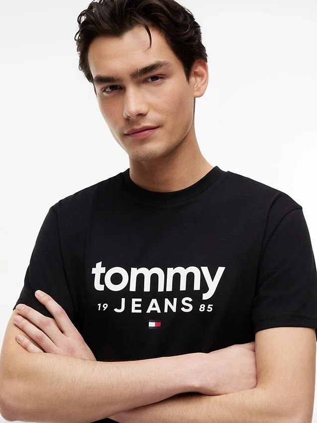 T-shirt Tommy Jeans com logótipo e corte justo T-shirt Tommy Jeans com logótipo e corte justo