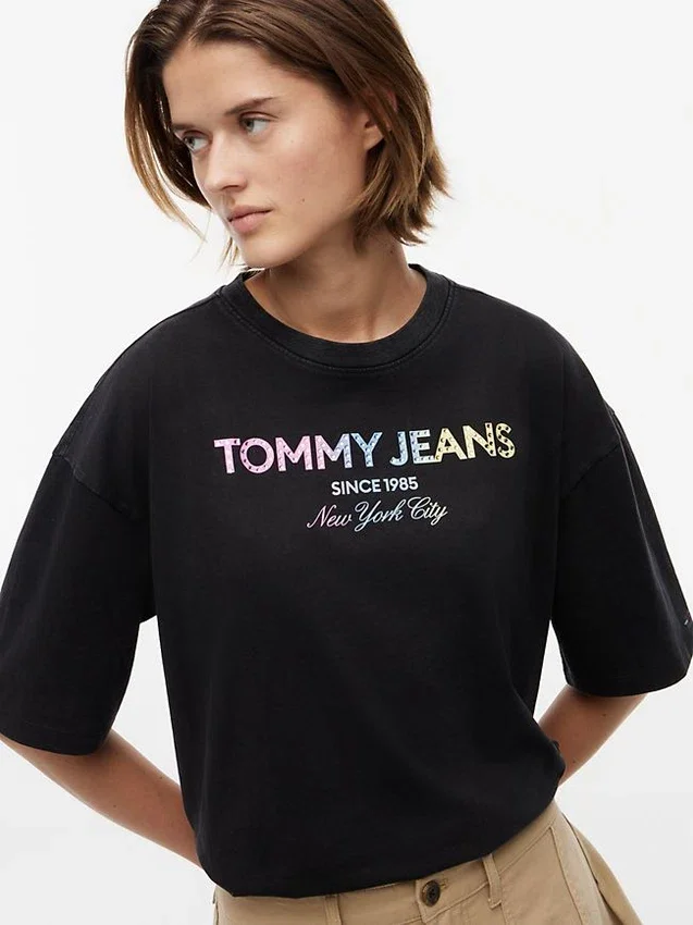 T-shirt Tommy Jeans com logótipo em cristal T-shirt Tommy Jeans com logótipo em cristal