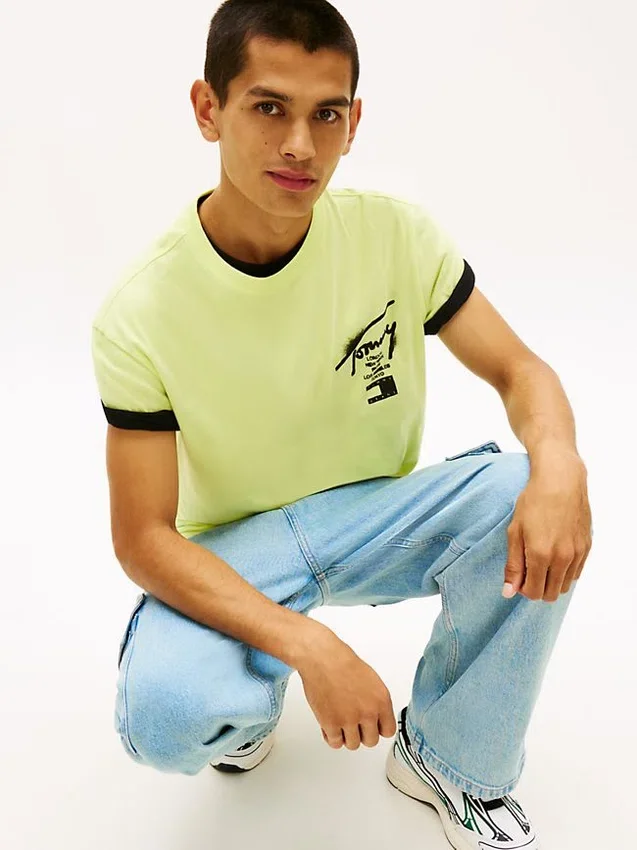 T-shirt Tommy Jeans com logótipo pintado com spray T-shirt Tommy Jeans com logótipo pintado com spray