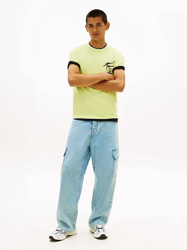 T-shirt Tommy Jeans com logótipo pintado com spray T-shirt Tommy Jeans com logótipo pintado com spray