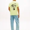 T-shirt Tommy Jeans com logótipo pintado com spray T-shirt Tommy Jeans com logótipo pintado com spray