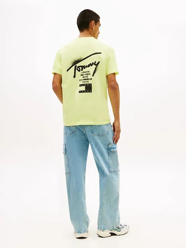 T-shirt Tommy Jeans com logótipo pintado com spray T-shirt Tommy Jeans com logótipo pintado com spray