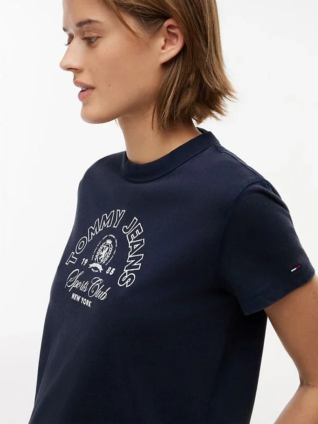 T-shirt Tommy Jeans com logótipo Sports Club T-shirt Tommy Jeans com logótipo Sports Club