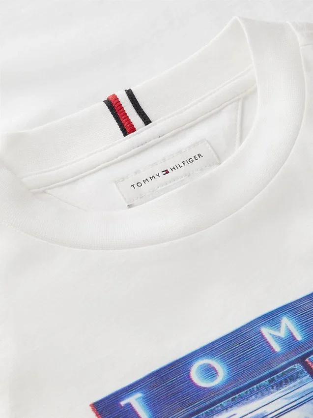 T-shirt Tommy Surf com grafismo para criança T-shirt Tommy Surf com grafismo para criança