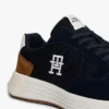 Ténis de corrida em mistura de camurça