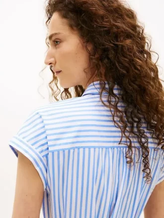 Vestido camisa de popeline às riscas com cinto