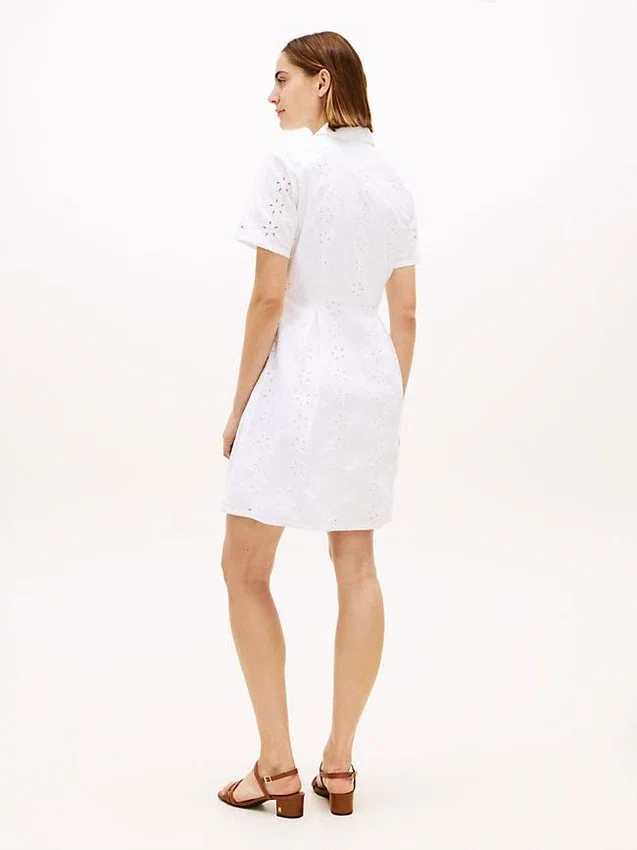 Vestido camisa em popelina com ilhós bordados Vestido camisa em popelina com ilhós bordados