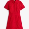 Vestido camisa em popelina com ilhós bordados Vestido camisa em popelina com ilhós bordados