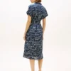 Vestido-camisa midi de linho com cinto e estampado de bandeiras Vestido-camisa midi de linho com cinto e estampado de bandeiras