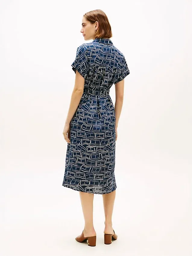 Vestido-camisa midi de linho com cinto e estampado de bandeiras Vestido-camisa midi de linho com cinto e estampado de bandeiras
