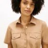 Vestido camisa utilitário de manga curta com cinto Vestido camisa utilitário de manga curta com cinto