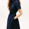 Vestido camisa utilitário de manga curta com cinto Vestido camisa utilitário de manga curta com cinto