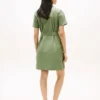 Vestido camisa utilitário de manga curta com cinto Vestido camisa utilitário de manga curta com cinto