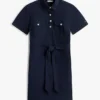 Vestido camisa utilitário de manga curta com cinto Vestido camisa utilitário de manga curta com cinto